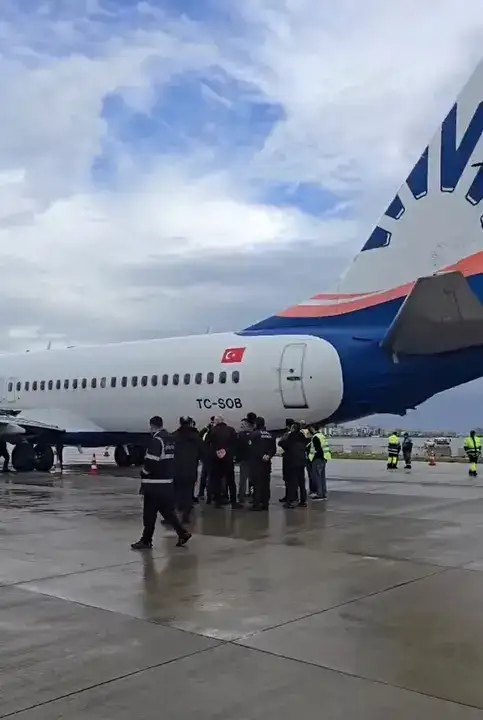 Antalya Havalimanı'nda Korkutan Uçak Kazası 2